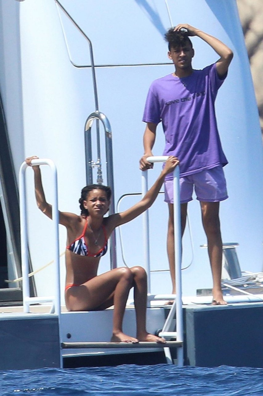 Willow Smith  nackt