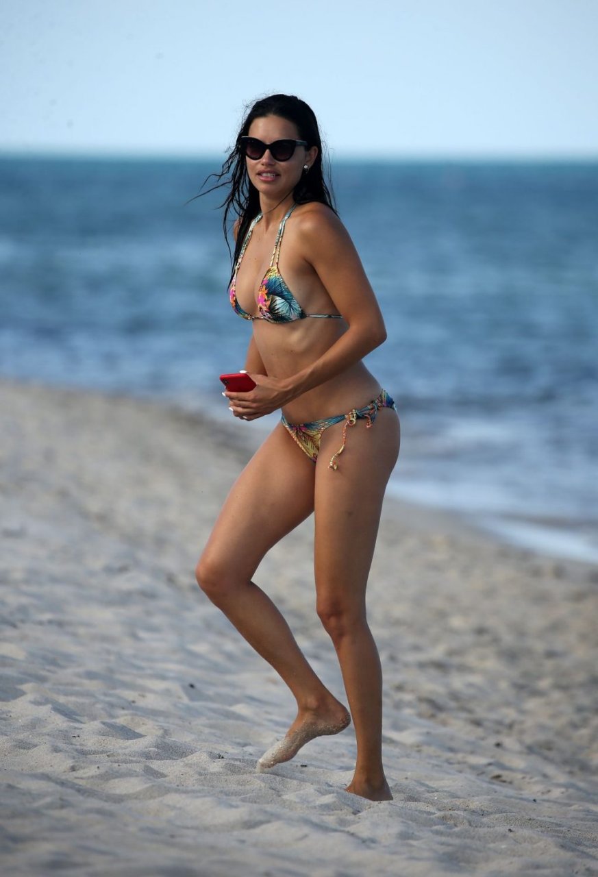 Adriana Lima Sexy (170 Photos)