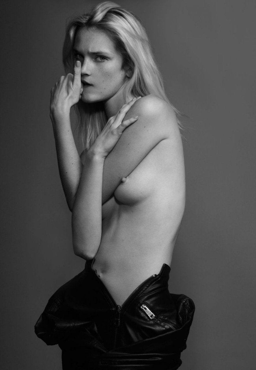 Alexa Reynen Nude &amp; Sexy (45 Photos)