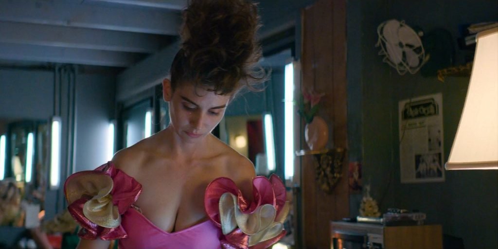 Alison Brie Sexy – GLOW (9 Pics + GIF &amp; Video)