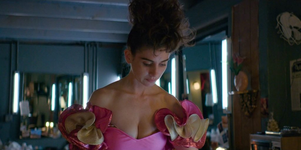 Alison Brie Sexy – GLOW (9 Pics + GIF &amp; Video)