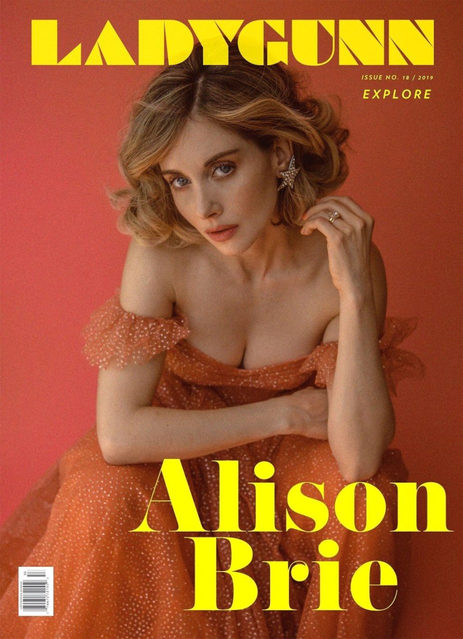 Alison Brie Sexy (9 New Photos)