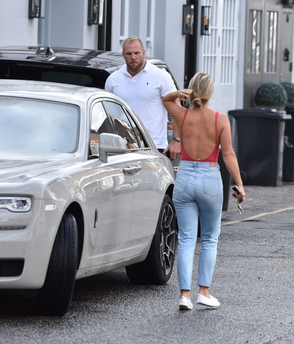 Chloe Madeley Braless (29 Photos)