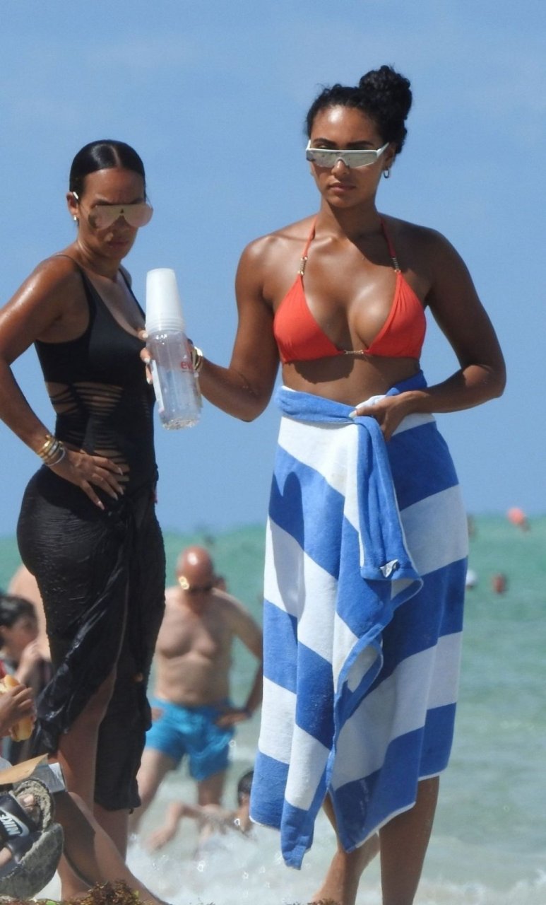 Evelyn Lozada, Shaniece Hairston Sexy (98 Photos)