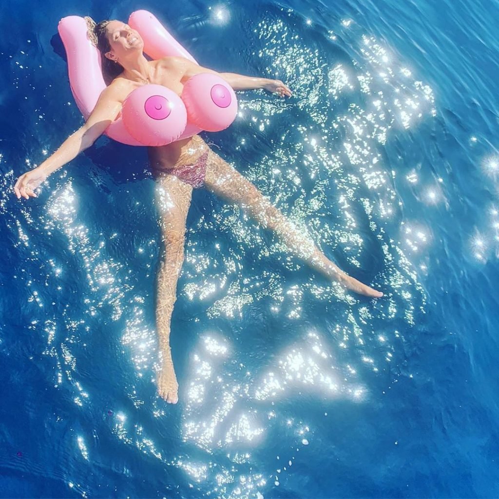 Heidi Klum Topless &amp; Sexy (5 Photos)