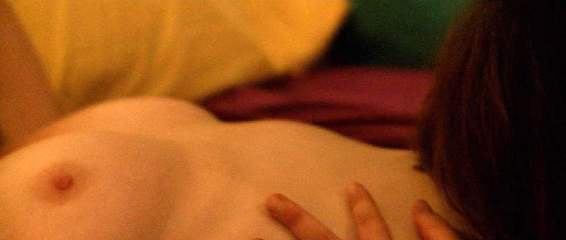 Watch Cat Smits and Heidi M. Sallows nude lesbian sex scene from 'Bumb...