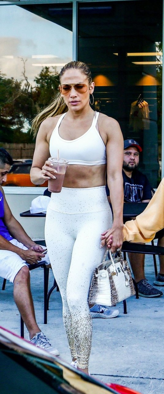 Jennifer Lopez Sexy (48 Photos)
