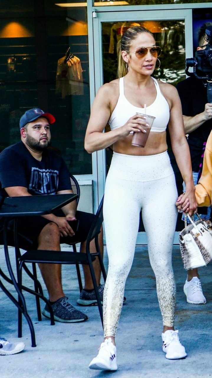 Jennifer Lopez Sexy (48 Photos)