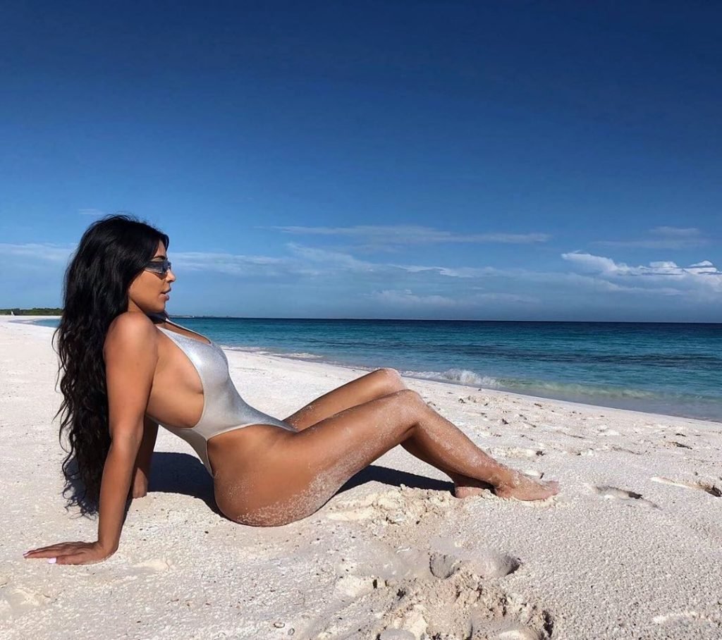 Kim Kardashian West Sexy (4 Photos)