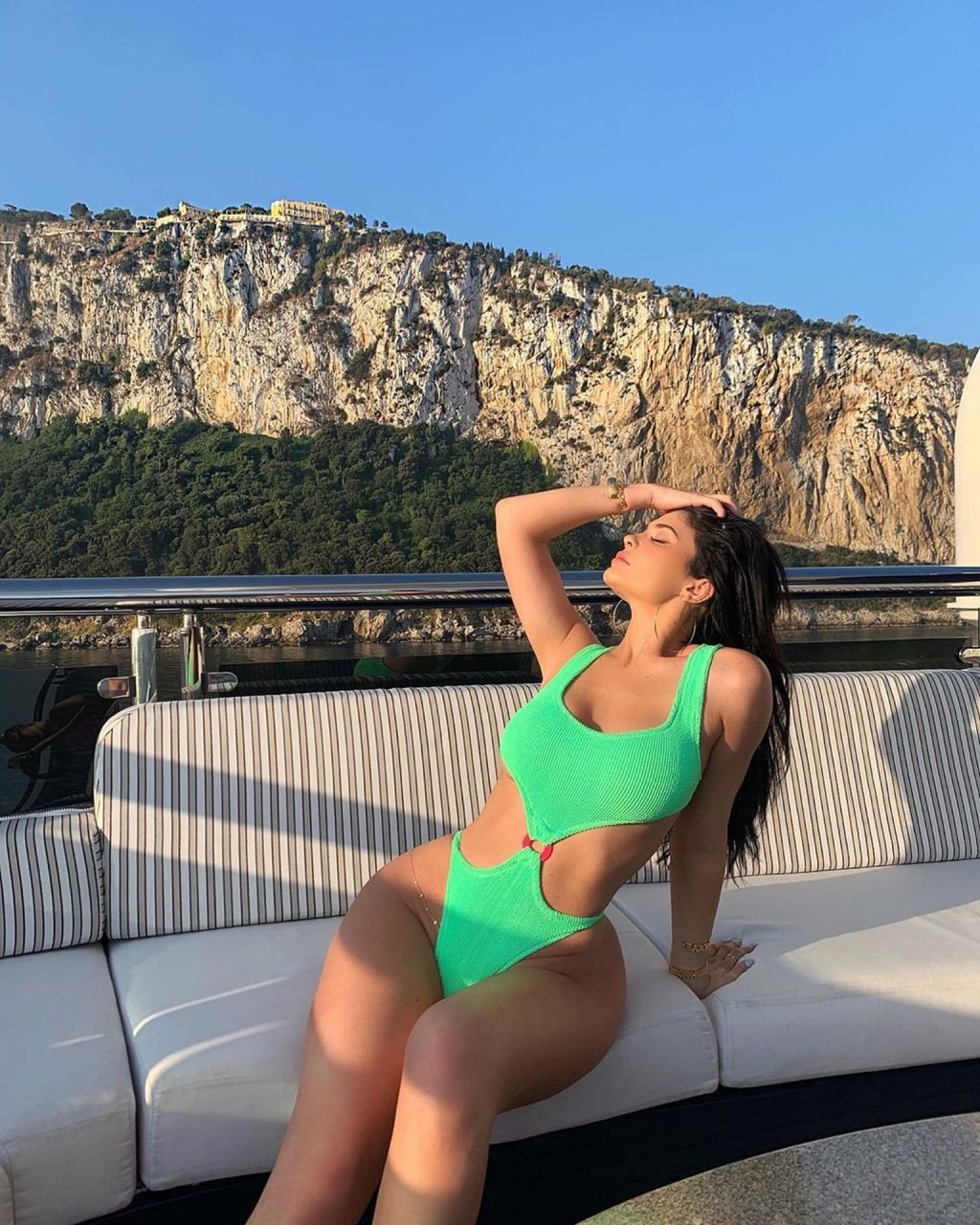 Kylie Jenner (6 Sexy Photos)