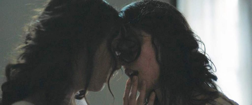 Margaret Qualley, Rebecca Dayan Sexy Lesbian Kiss – Novitiate (15 Pics + GIF &amp; Video)