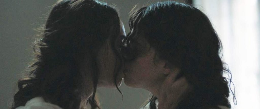 Margaret Qualley, Rebecca Dayan Sexy Lesbian Kiss – Novitiate (15 Pics + GIF &amp; Video)