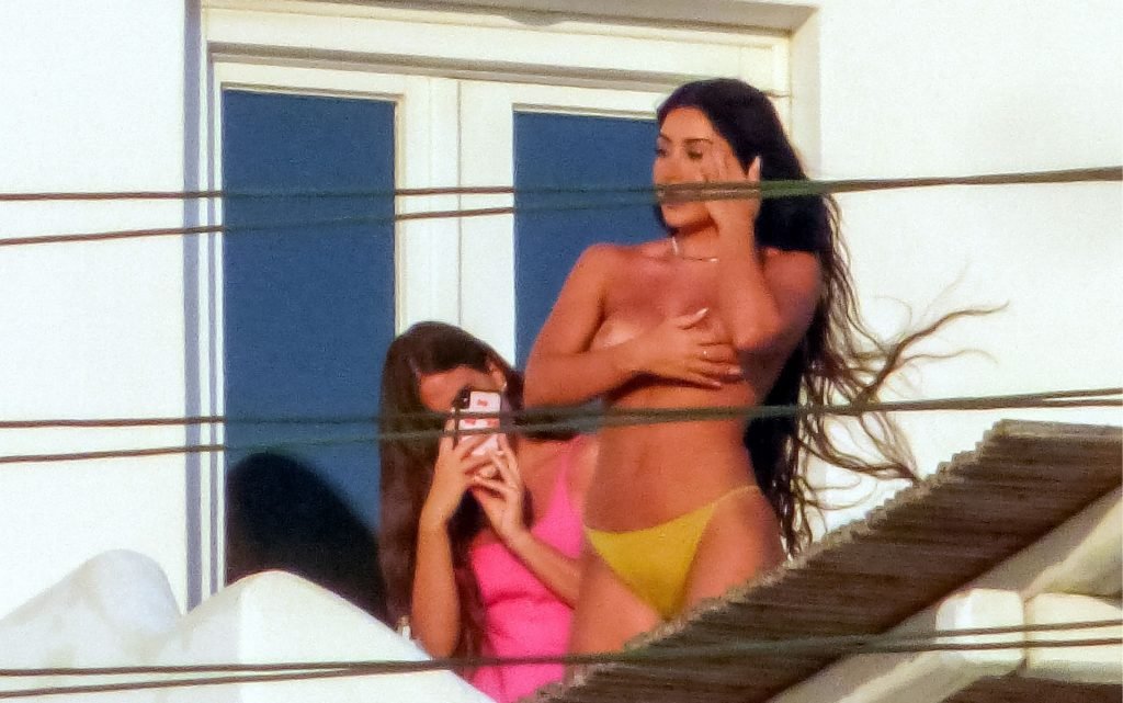 Martha Kalifatidis Sexy &amp; Topless (32 Photos)