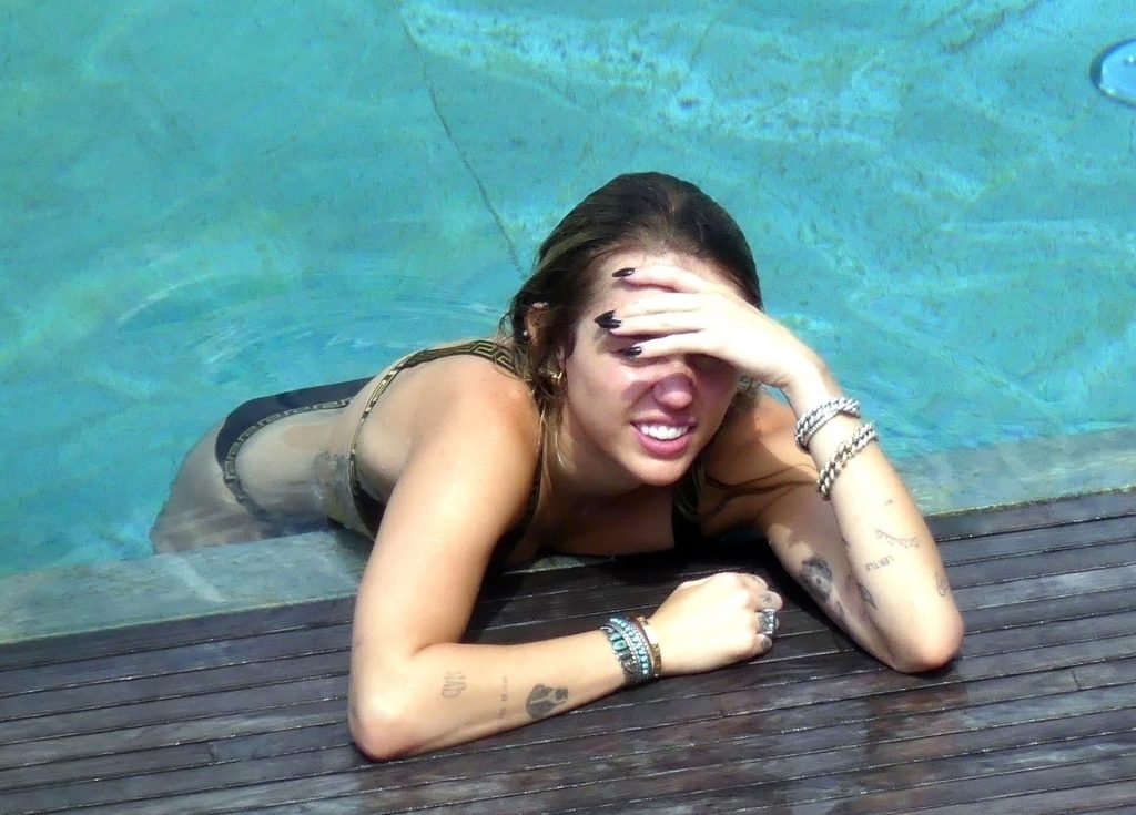 Miley Cyrus Topless, Kaitlynn Carter Hot (62 Photos)