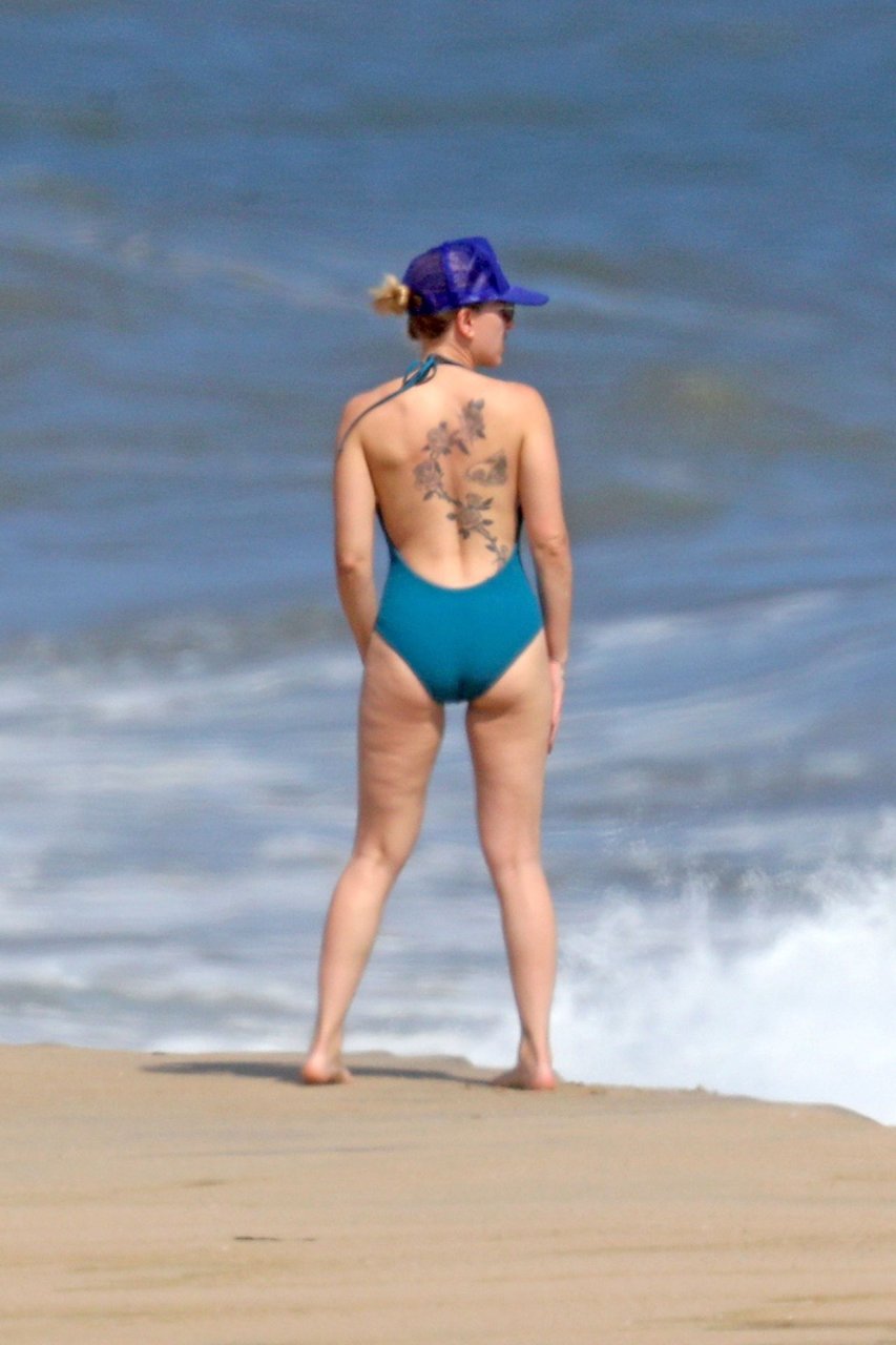 Johansson nude beach scarlett Scarlett Johansson