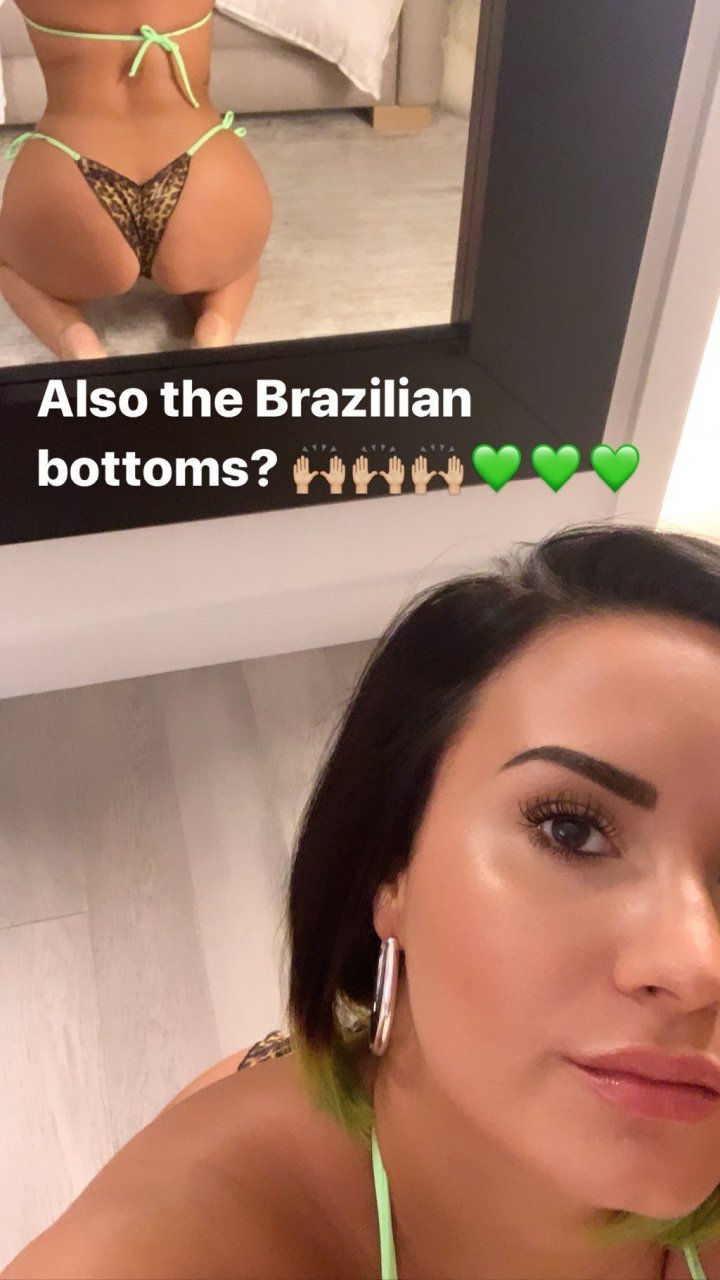 Demi Lovato Sexy (4 New Photos)