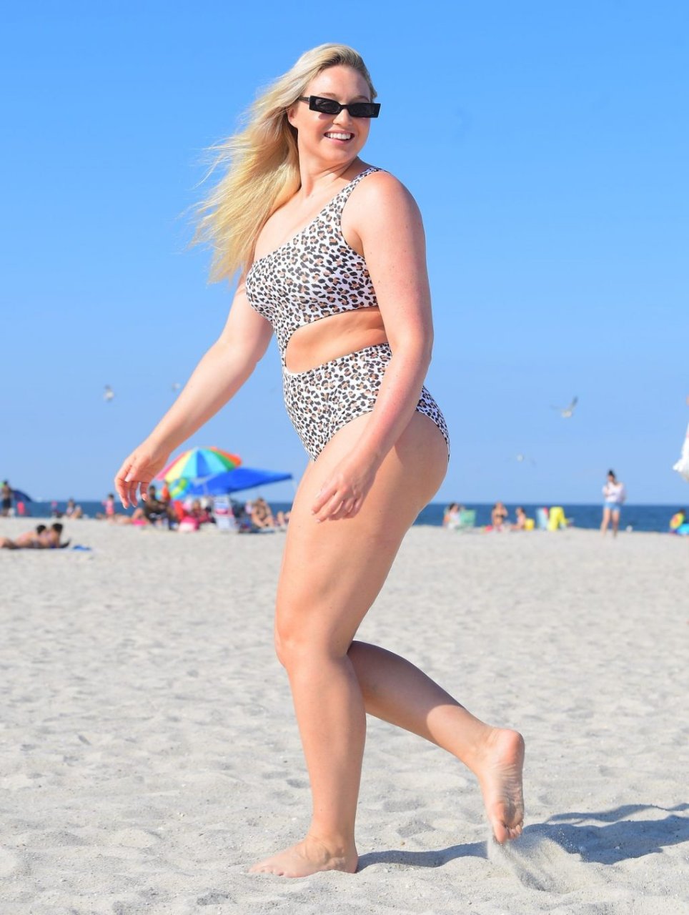 Iskra Lawrence Sexy (28 Photos)