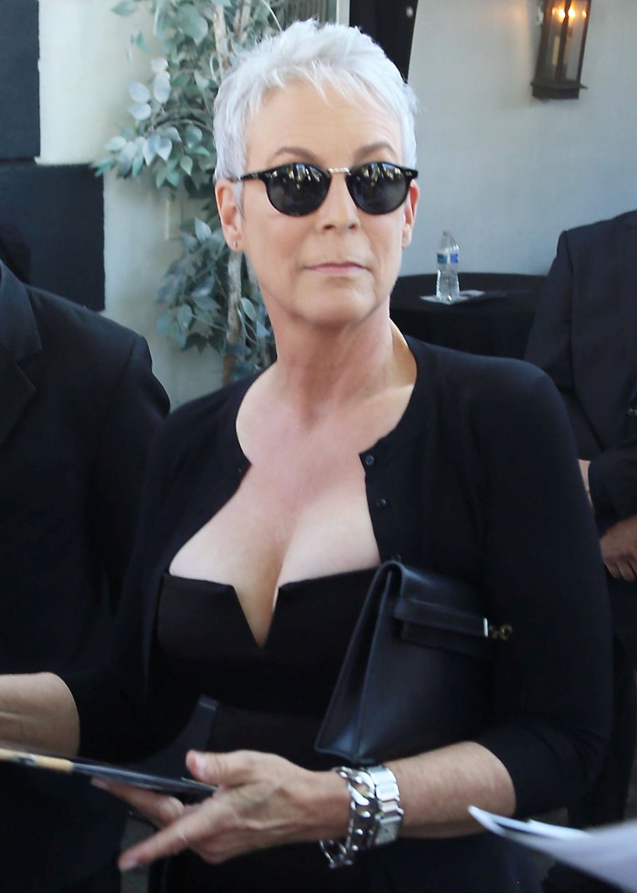 Nude pictures of jamie lee curtis