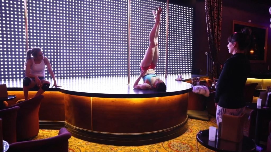 Jennifer Lopez’s Stripper Ass – Hustlers (62 Pics + GIFs &amp; Videos)