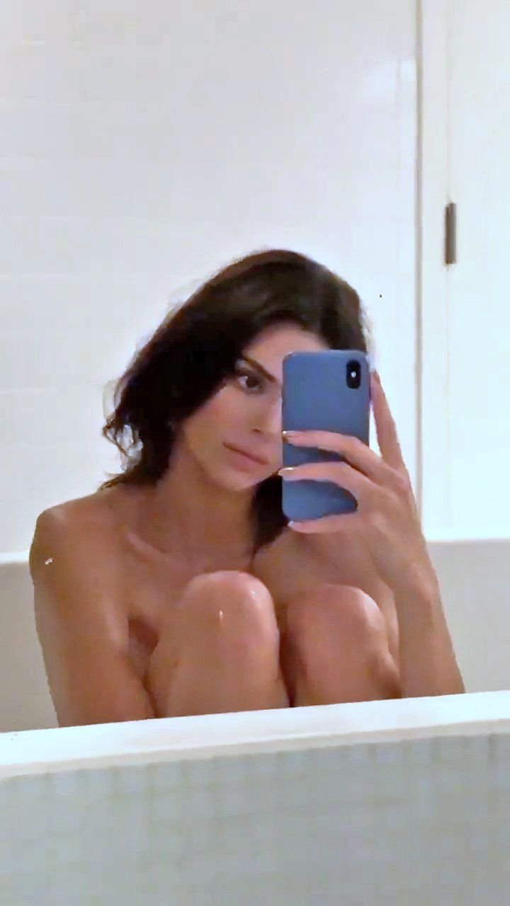Kendall Jenner Nude (11 Pics + GIF &amp; Video)