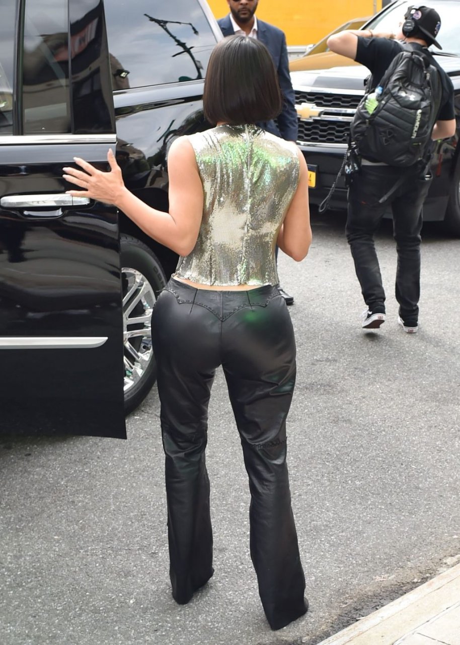 Kim Kardashian Sexy (77 Photos)