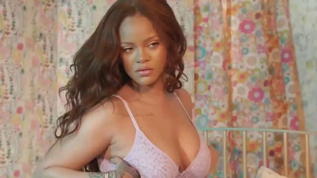 Rihanna Sexy (11 Photos + GIFs &amp; Video)