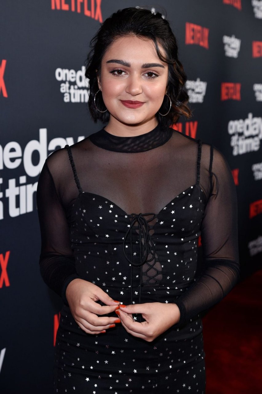 Ariela Barer Sexy (20 Photos)