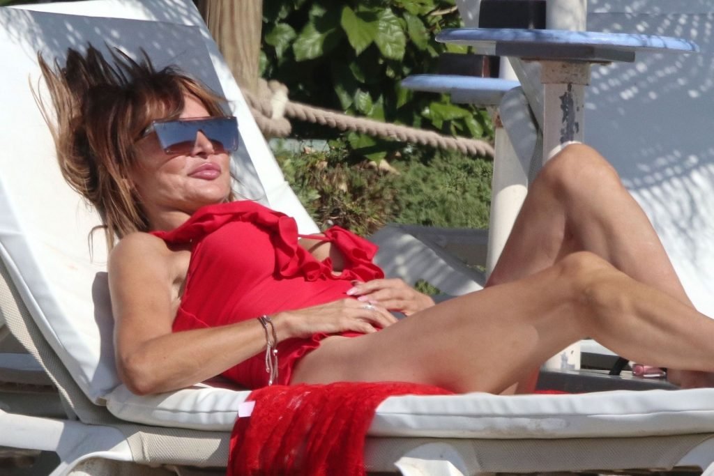 Lizzie Cundy Sexy (66 Photos)
