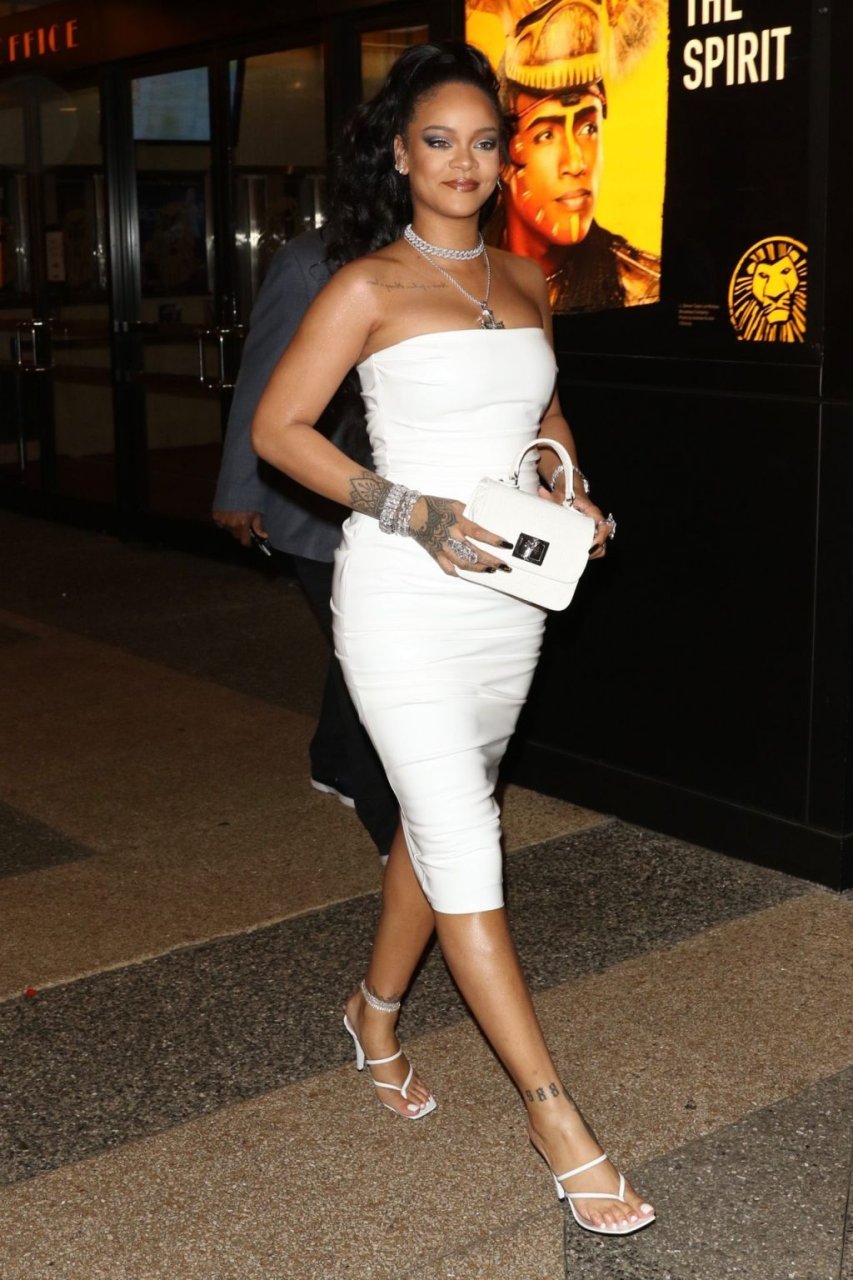 Rihanna Sexy (24 New Photos)