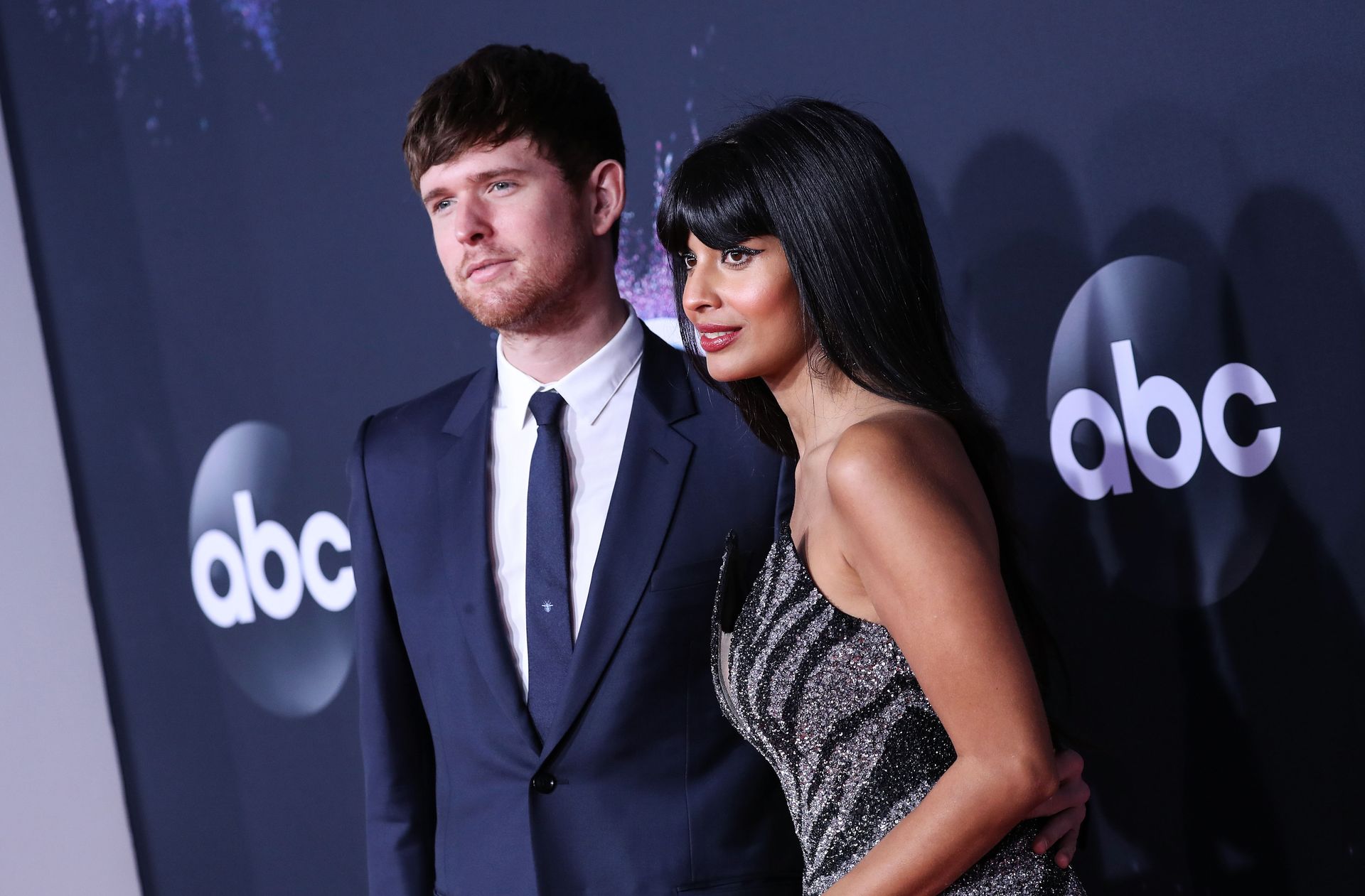 Jameela Jamil showed off her cleavage at the 2019 American Music Awards at ...