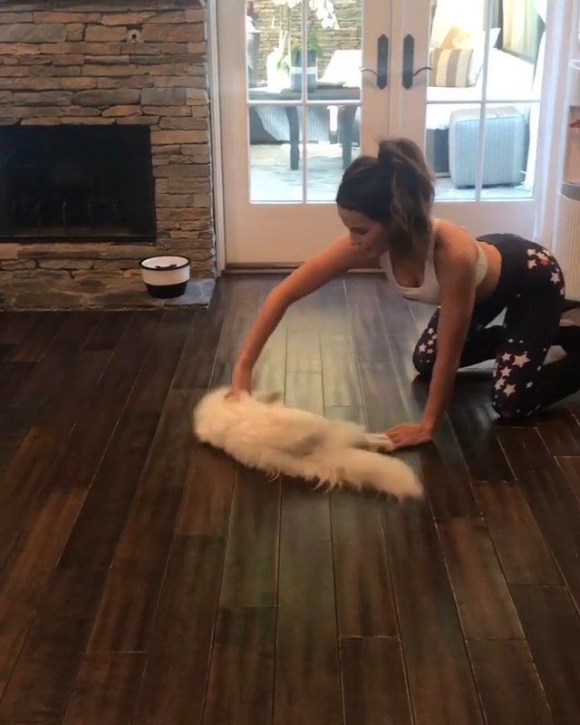 Kate Beckinsale Cleaning Her Pussy (12 Pics + Video)