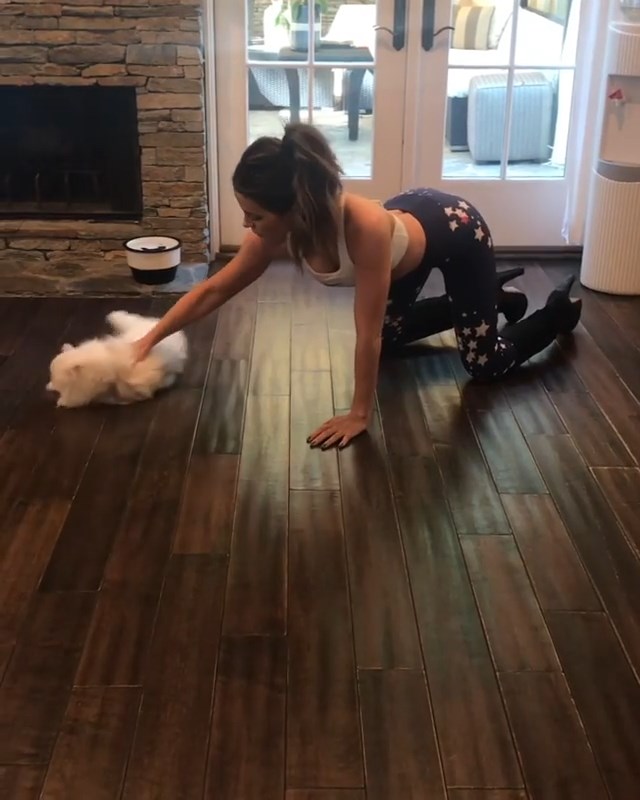 Kate Beckinsale Cleaning Her Pussy (12 Pics + Video)
