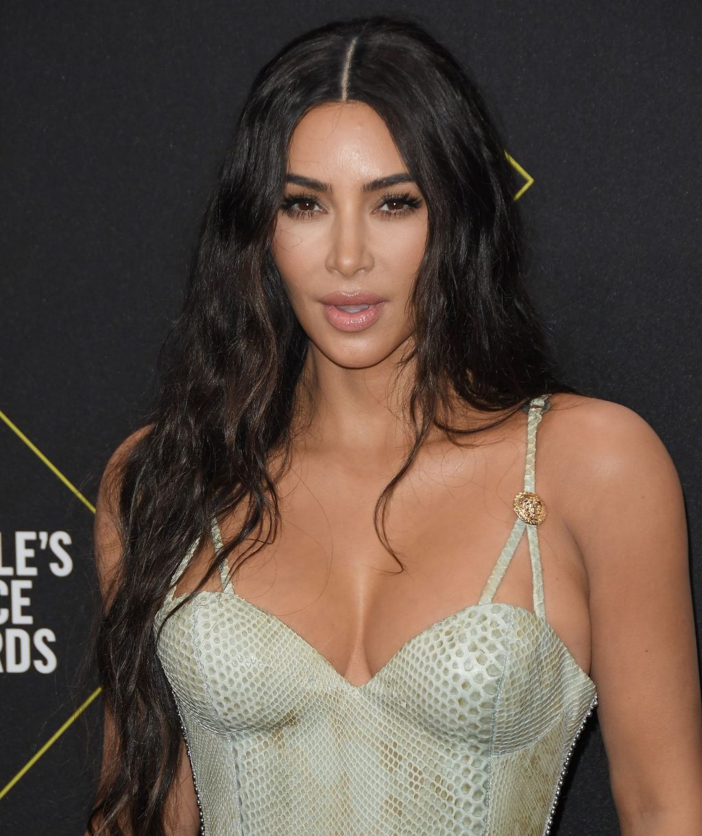 Kim Kardashian Sexy (22 Photos + Video)
