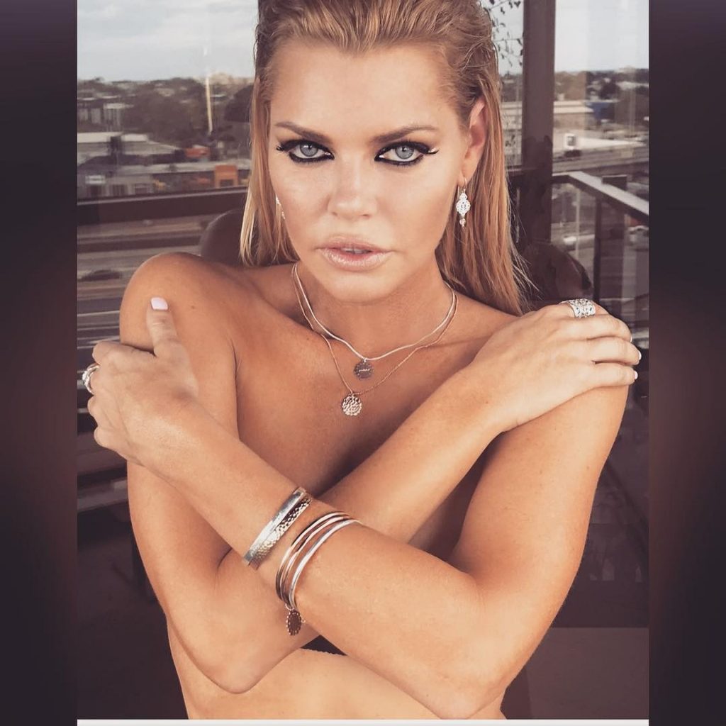 Sophie Monk Sexy (31 Photos + Videos)