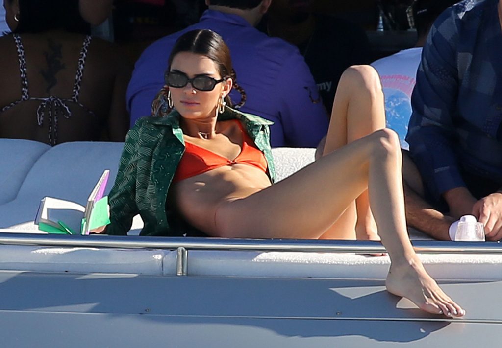 Kendall Jenner Sexy (96 Photos)