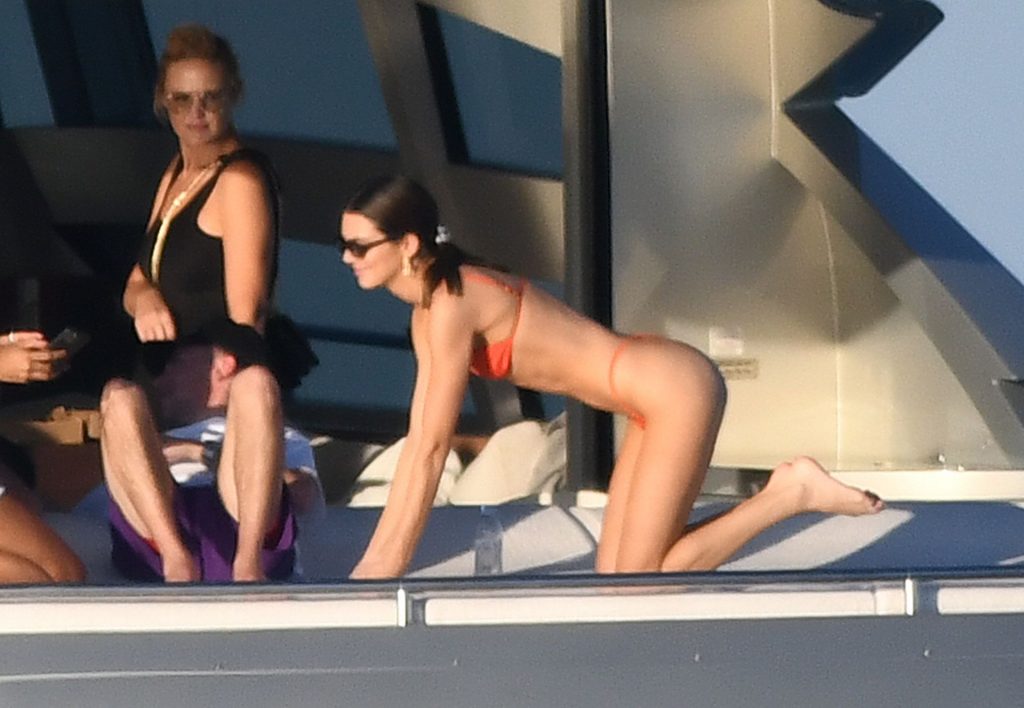 Kendall Jenner Sexy (74 Photos)