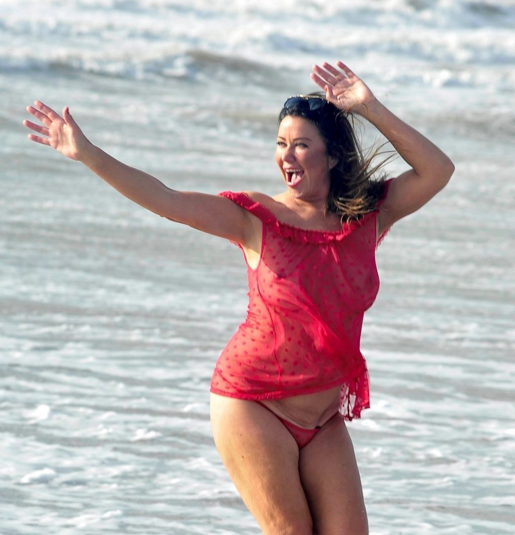 Lisa Appleton See Through &amp; Topless (11 Photos)