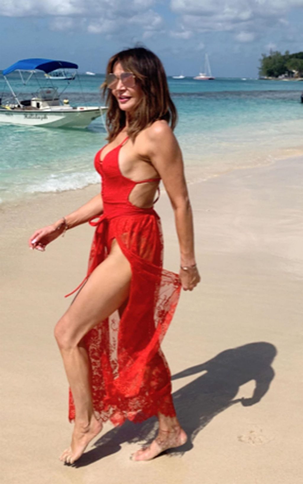 Lizzie Cundy Sexy (54 Photos)