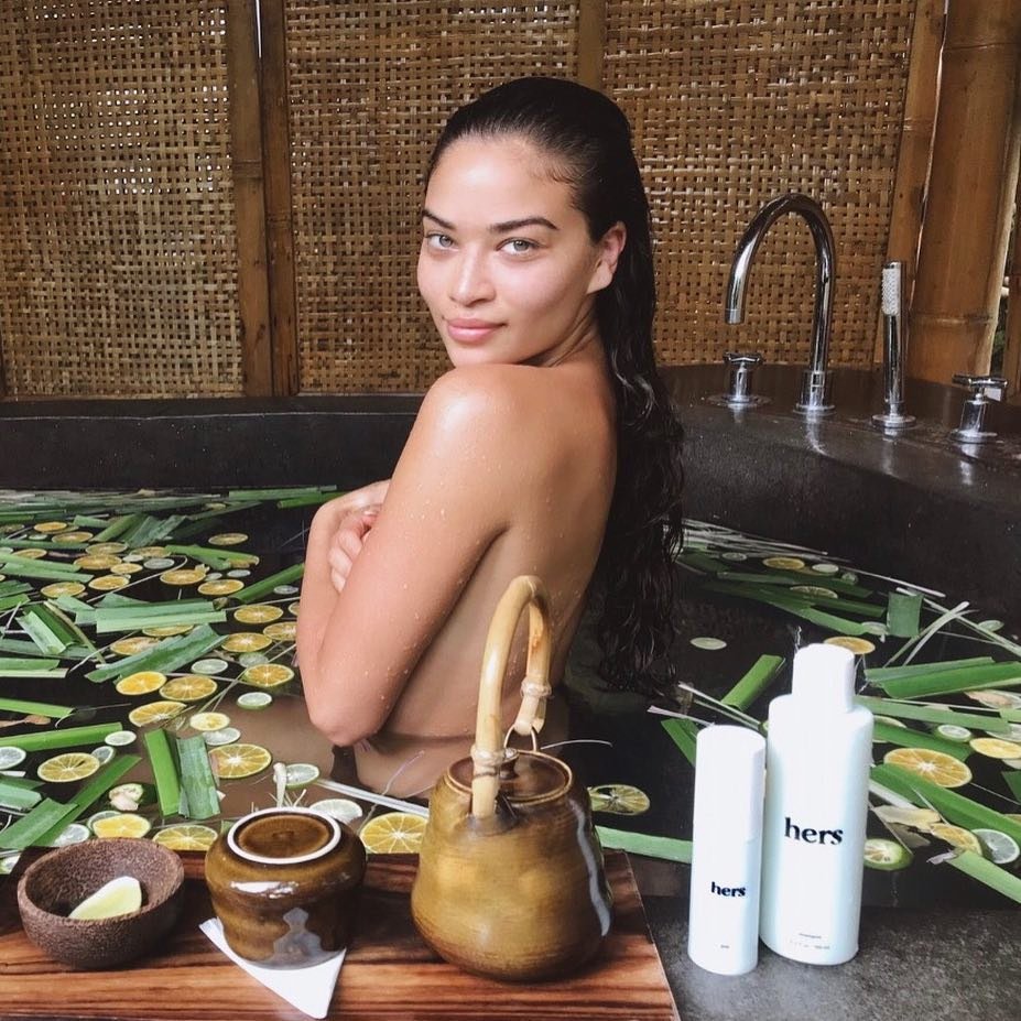 Shanina Shaik Nude &amp; Sexy Collection (100 Photos + Video)