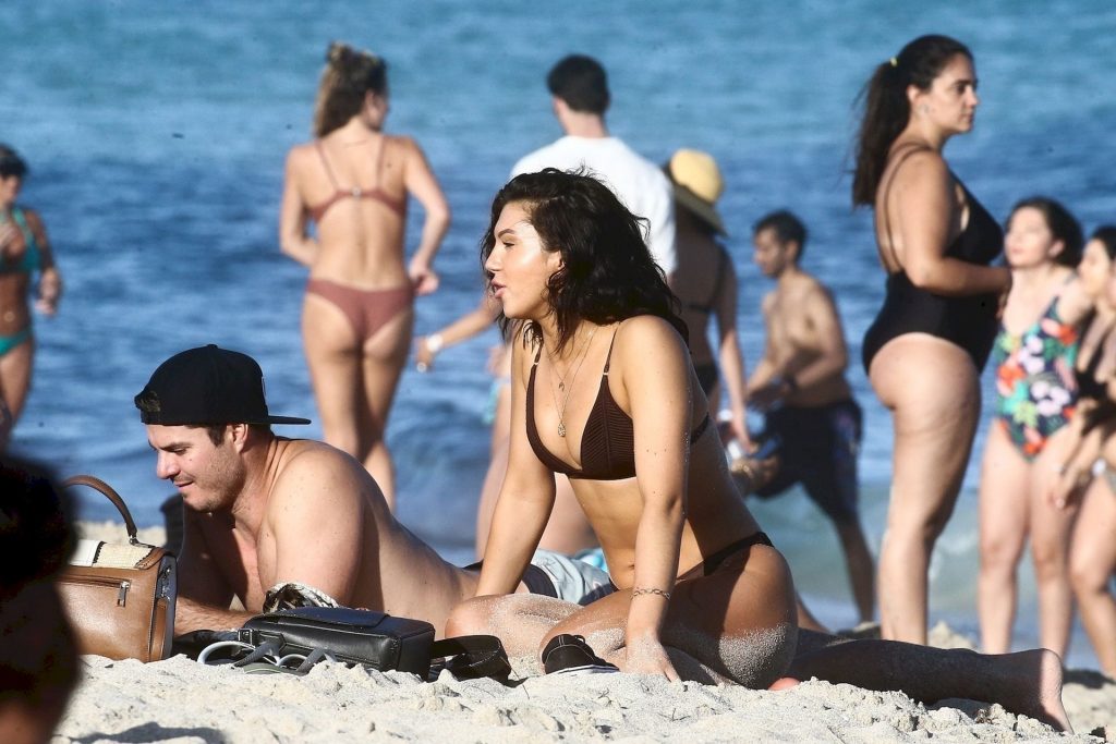 Alexandra Cane Shows Off Her Body in Miami Beach (33 Photos + Video)