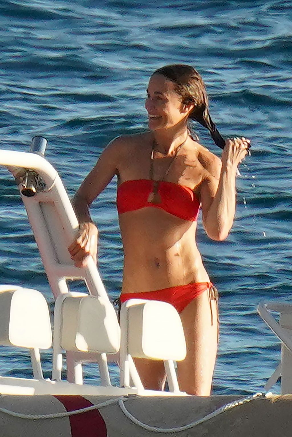 Alizée Thevenet, Pippa Middleton Sexy (57 Photos)