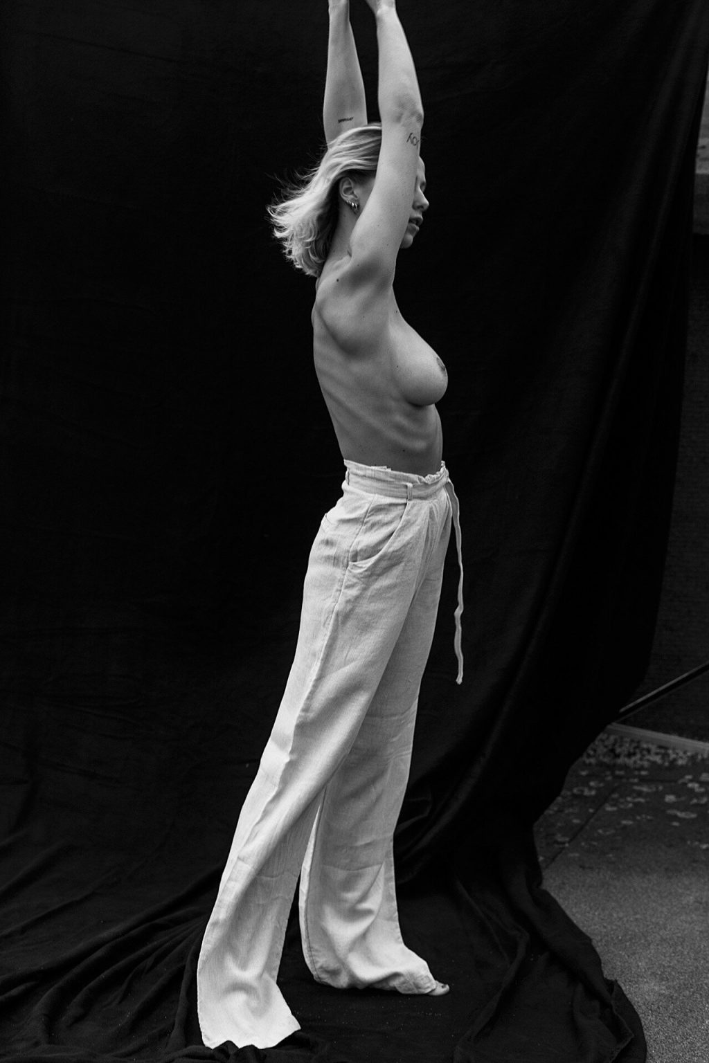 Coline Aulagnier Nude &amp; Sexy (11 Photos)