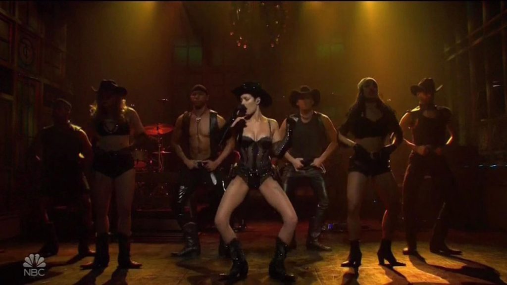 Halsey Steams Up the Screen As She Performs on Saturday Night Live (60 Pics + Video)