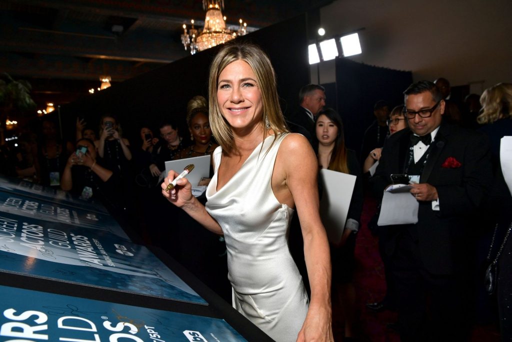 Jennifer Aniston’s Pokies at the SAG Awards (136 Photos + Video)