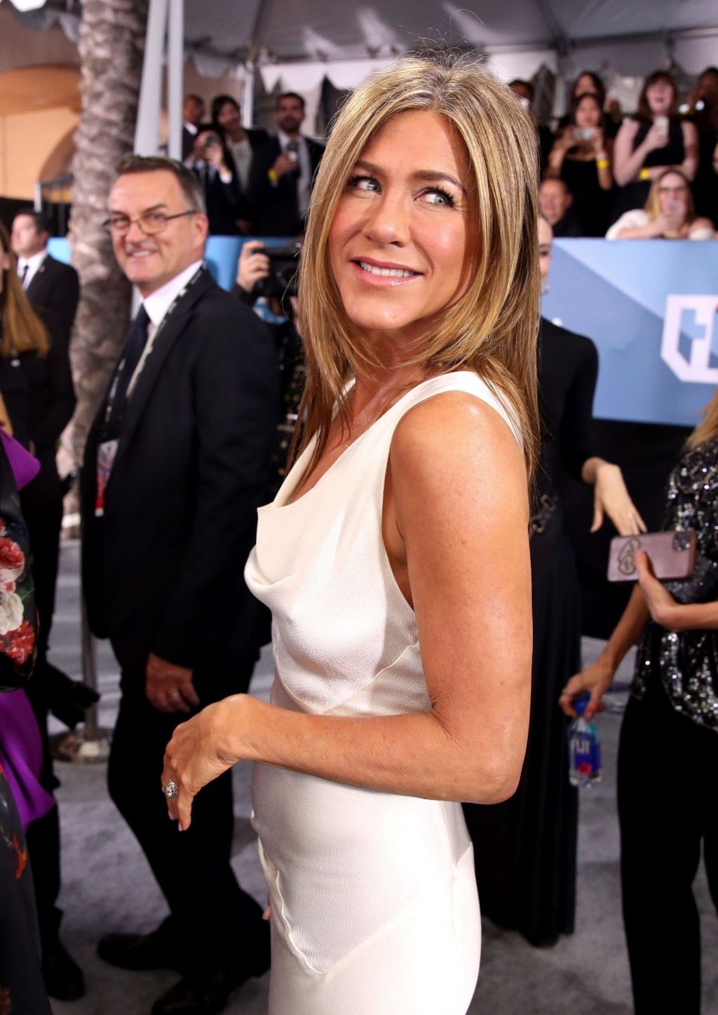 Jennifer Aniston’s Pokies at the SAG Awards (136 Photos + Video)