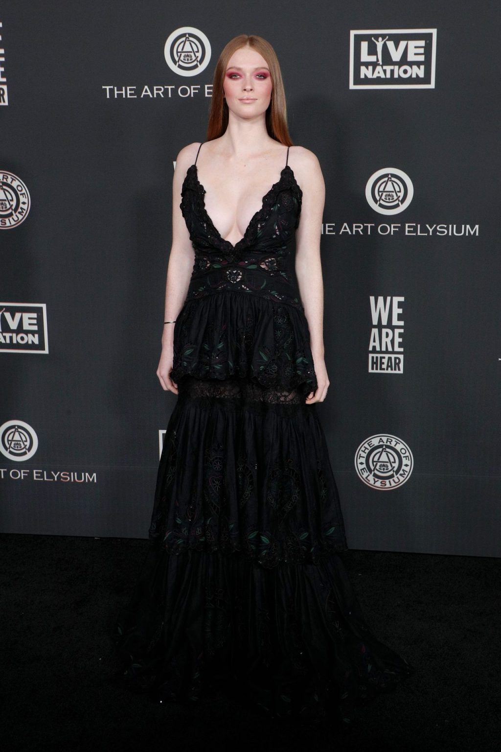 Larsen Thompson’s Cleavage at The Art of Elysium’s 13th Annual Black Tie Artistic Experience ‘Heaven’ (21 Photos)
