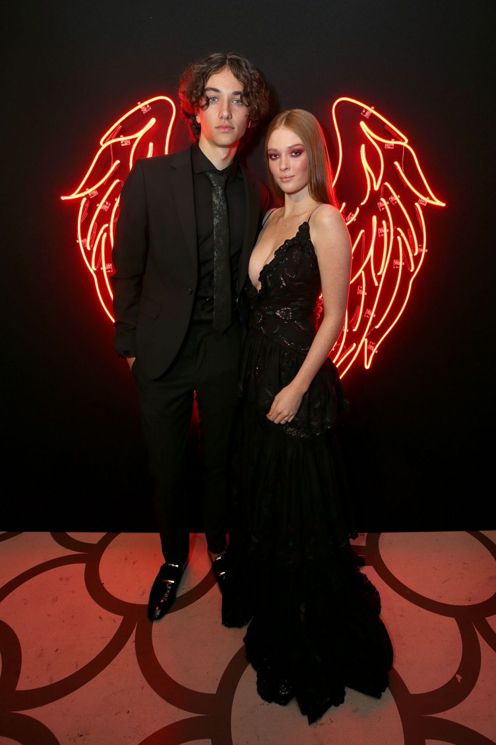 Larsen Thompson’s Cleavage at The Art of Elysium’s 13th Annual Black Tie Artistic Experience ‘Heaven’ (21 Photos)