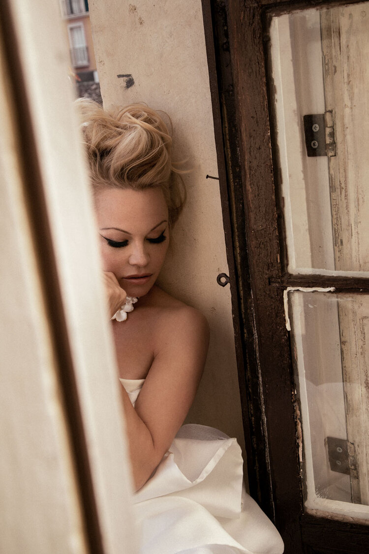 Pamela Anderson Nude &amp; Sexy – Vanity Fair Italy (16 Photos)