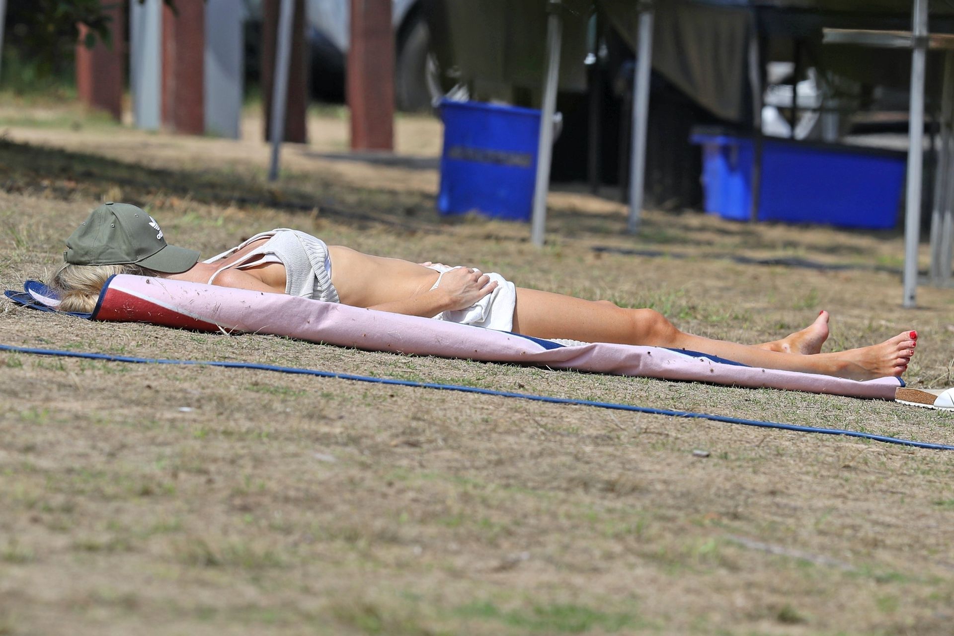 Sam Frost is spotted having a sun bath in Palm Beach after rumored split fr...