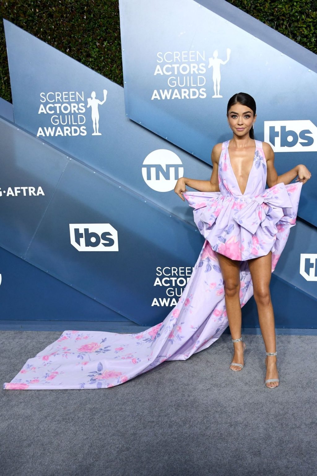 Sarah Hyland Stuns at the Screen Actors Guild Awards (67 Photos + Video)